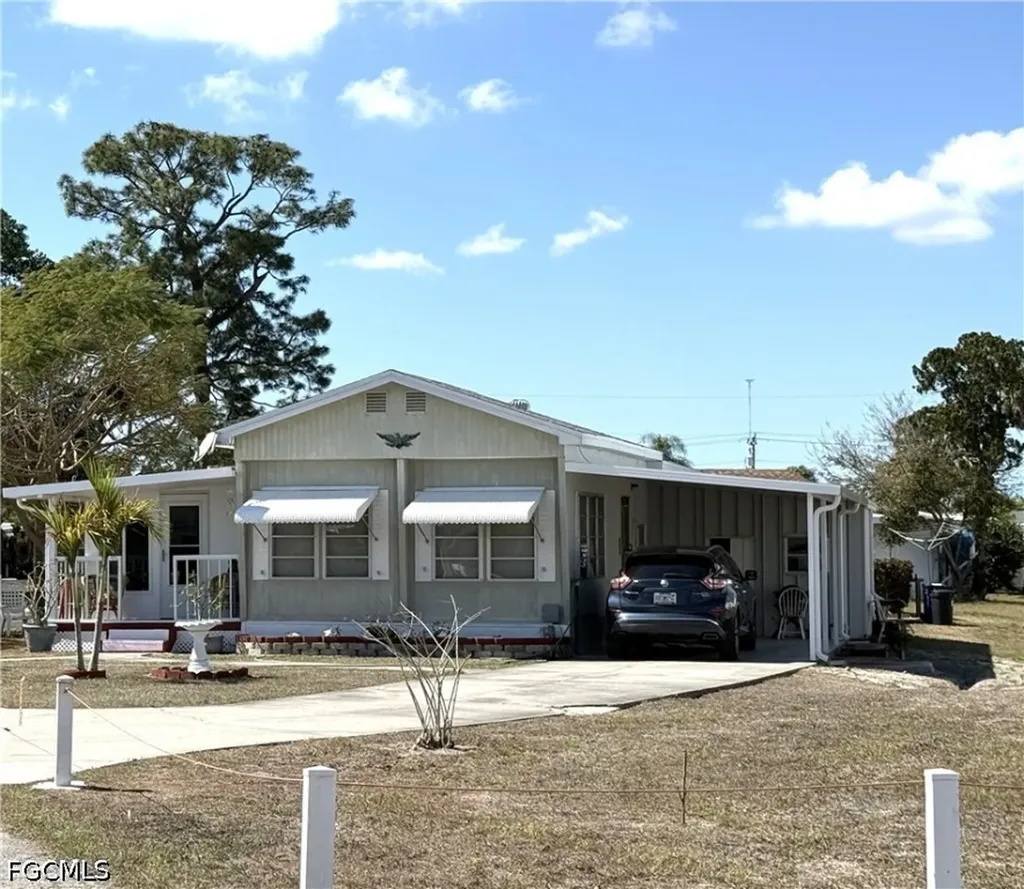 123 Flame Lane North Fort Myers FL 33917