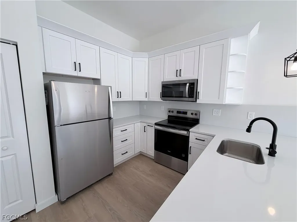 542/544 SE 6th Terrace Cape Coral FL 33990