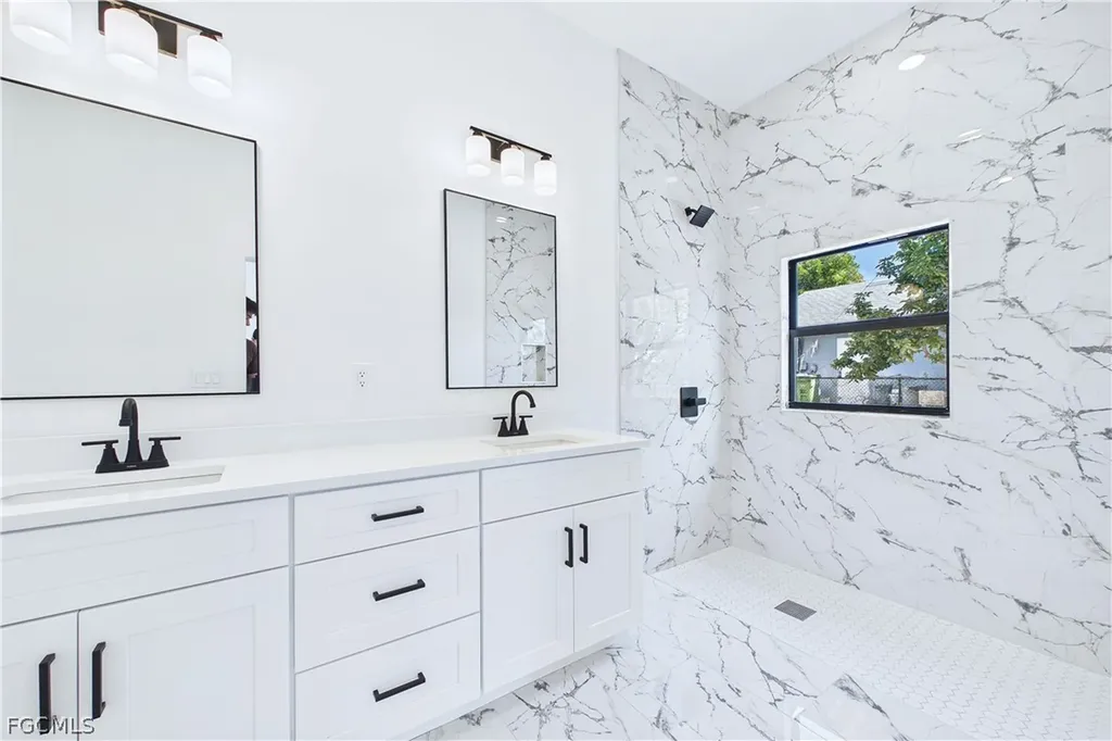 542/544 SE 6th Terrace Cape Coral FL 33990