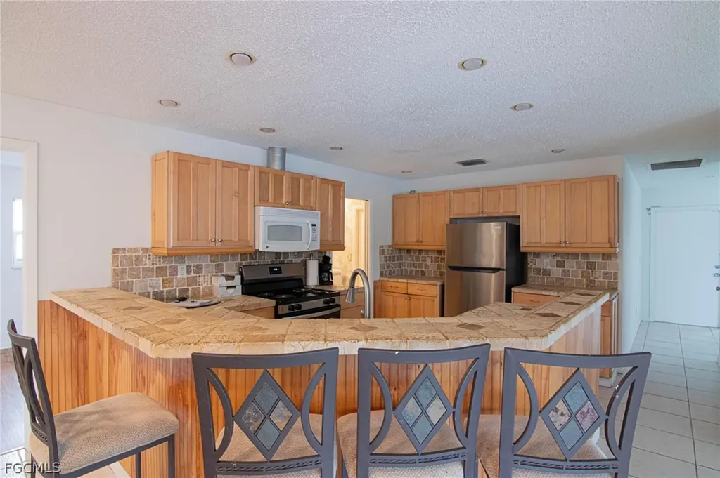 604 SW 20th Terrace Cape Coral FL 33991
