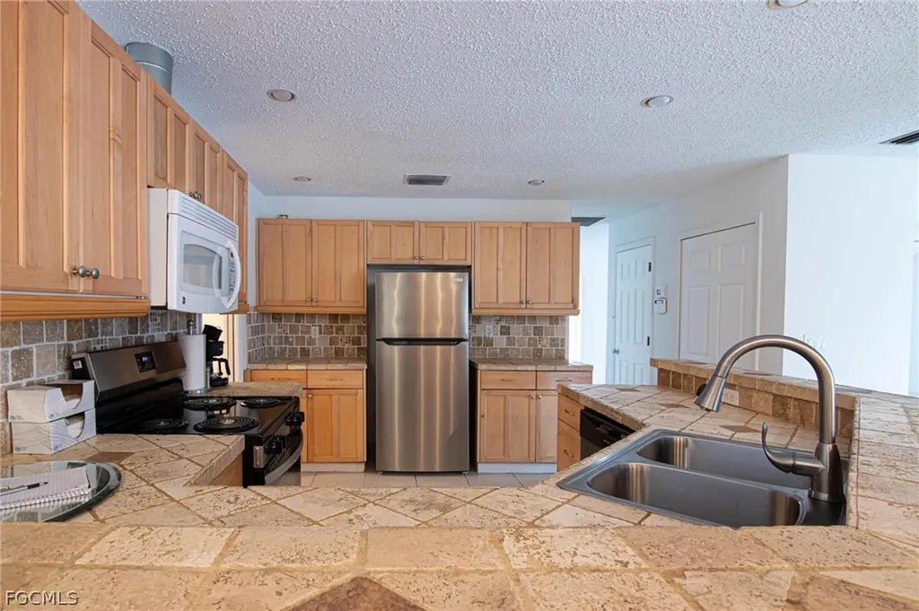 604 SW 20th Terrace Cape Coral FL 33991