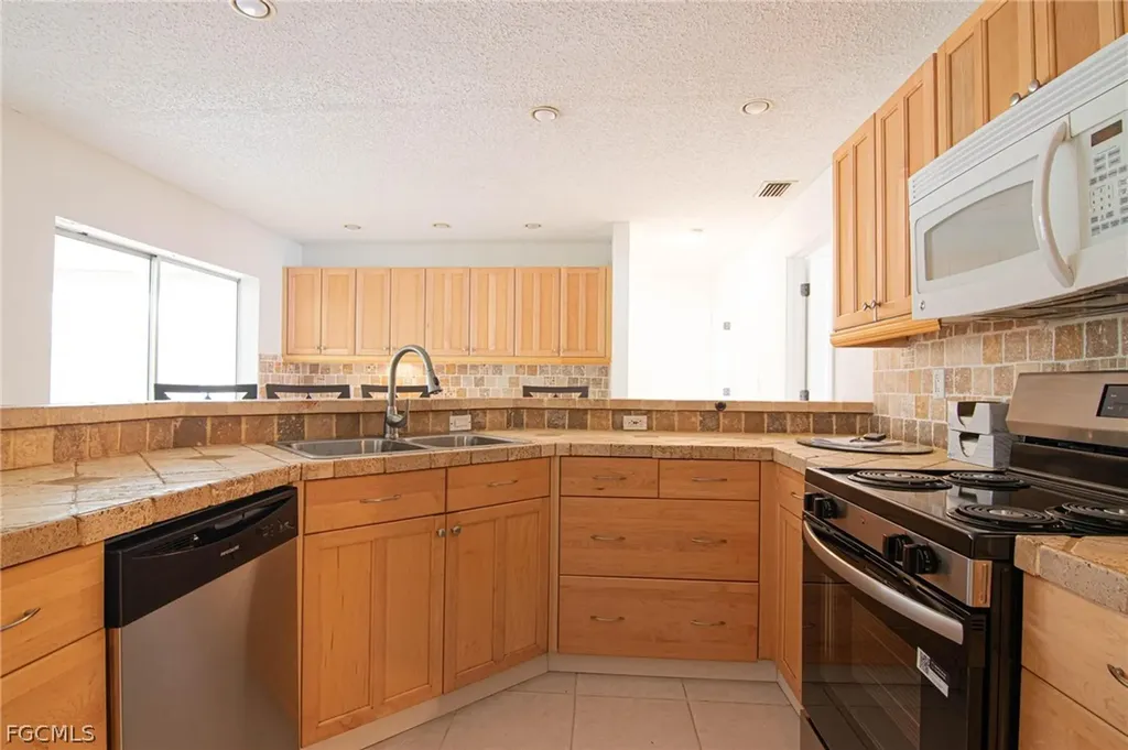 604 SW 20th Terrace Cape Coral FL 33991