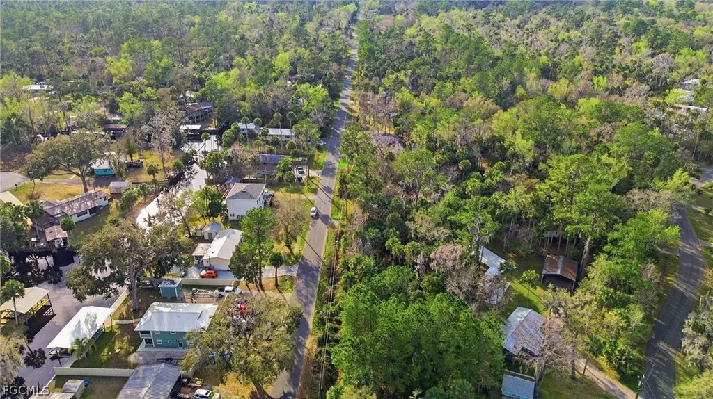 Fox Road Astor FL 32102
