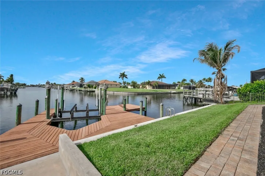 2724 Gleason Parkway Cape Coral FL 33914