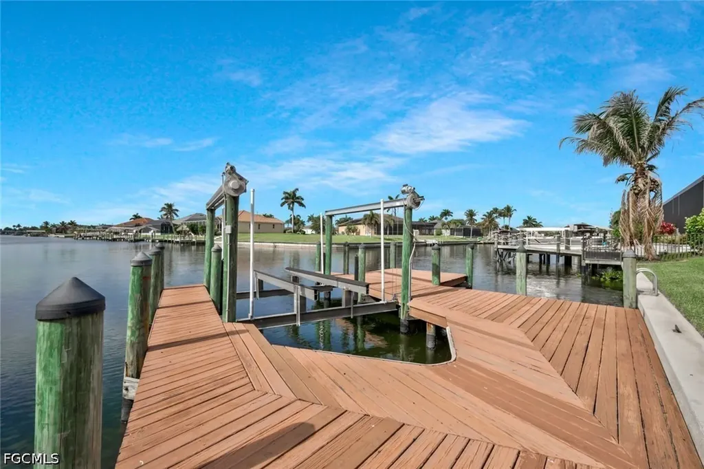 2724 Gleason Parkway Cape Coral FL 33914