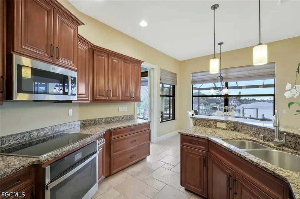 2724 Gleason Parkway Cape Coral FL 33914
