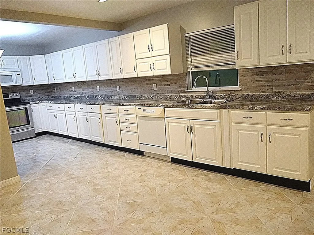 6870 Golden Road North Fort Myers FL 33917