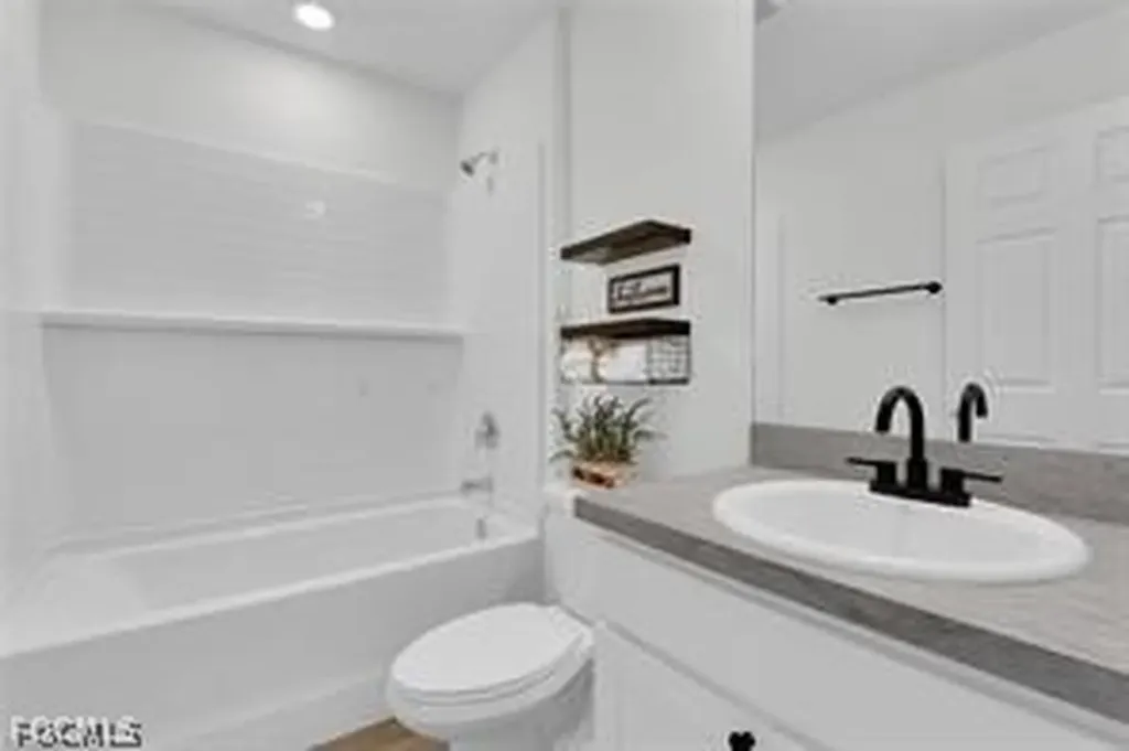 2825 NW 8th Place Cape Coral FL 33993