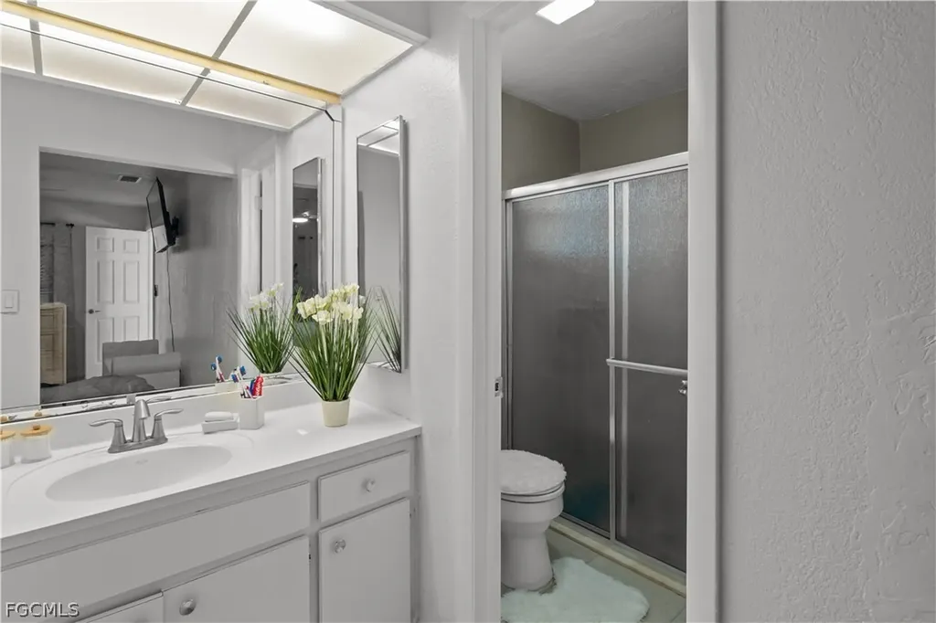 105 SE 44th Terrace Cape Coral FL 33904