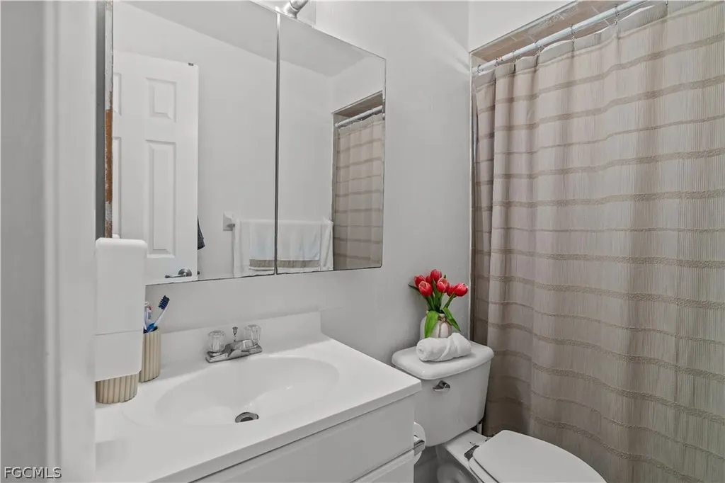 105 SE 44th Terrace Cape Coral FL 33904
