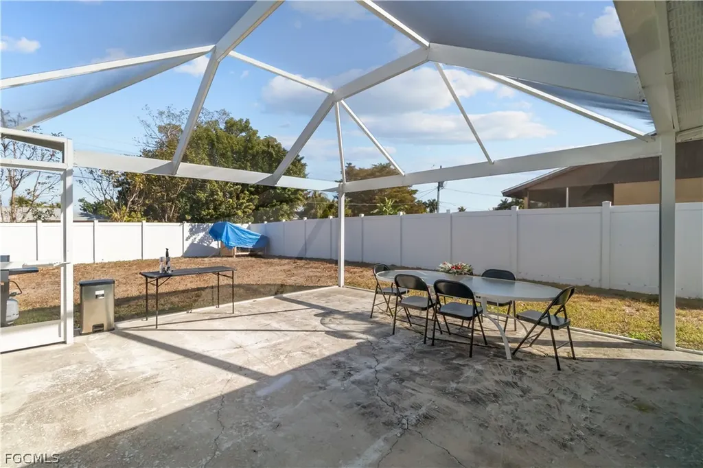 105 SE 44th Terrace Cape Coral FL 33904