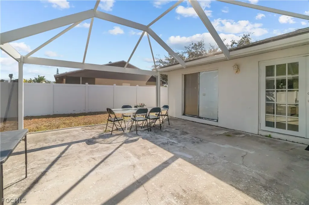 105 SE 44th Terrace Cape Coral FL 33904