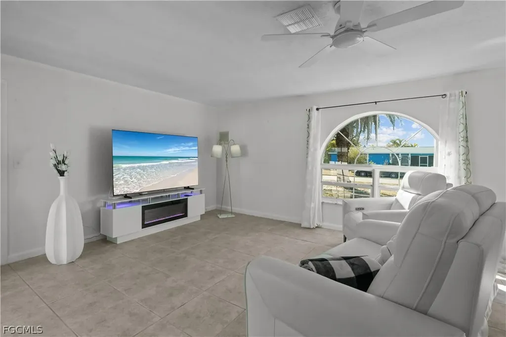 105 SE 44th Terrace Cape Coral FL 33904