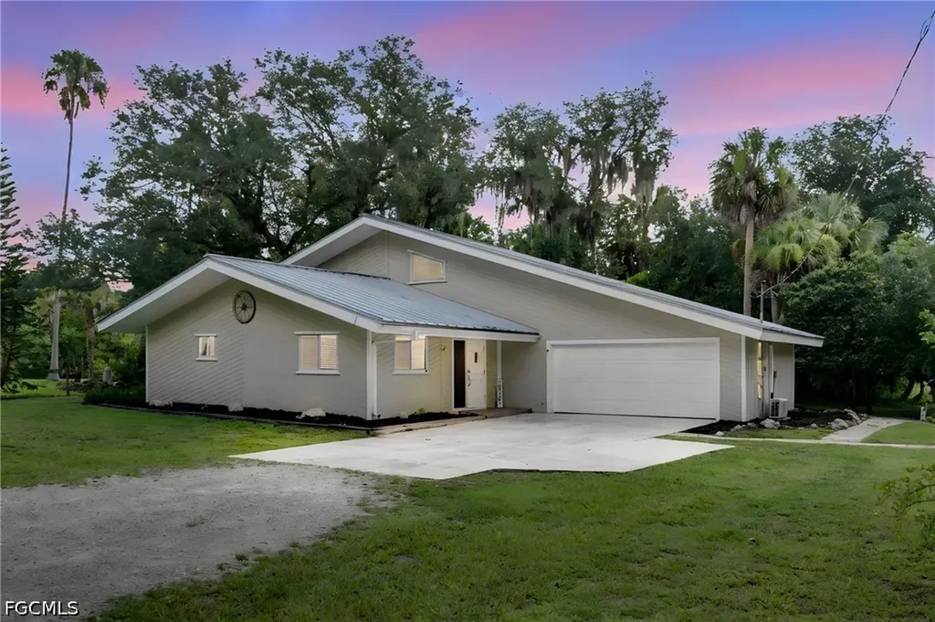 Fort Myers FL, 4613 Orange River Loop Road