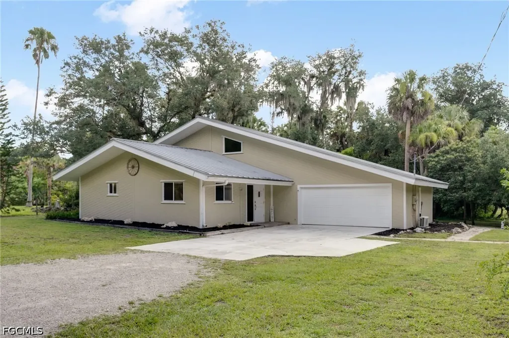 4613 Orange River Loop Road Fort Myers FL 33905