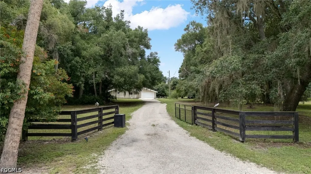 4613 Orange River Loop Road Fort Myers FL 33905