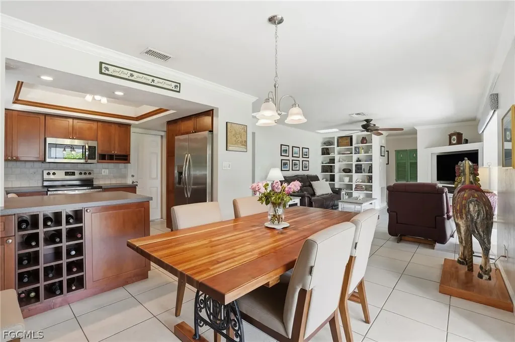 2500 10th Street N Naples FL 34103