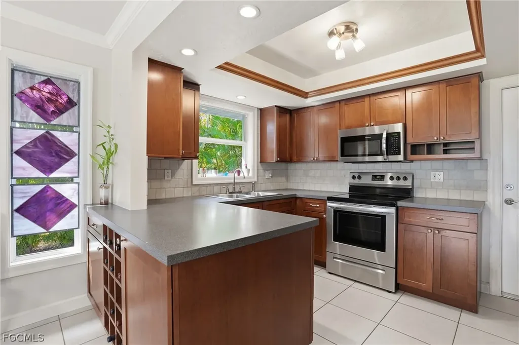 2500 10th Street N Naples FL 34103