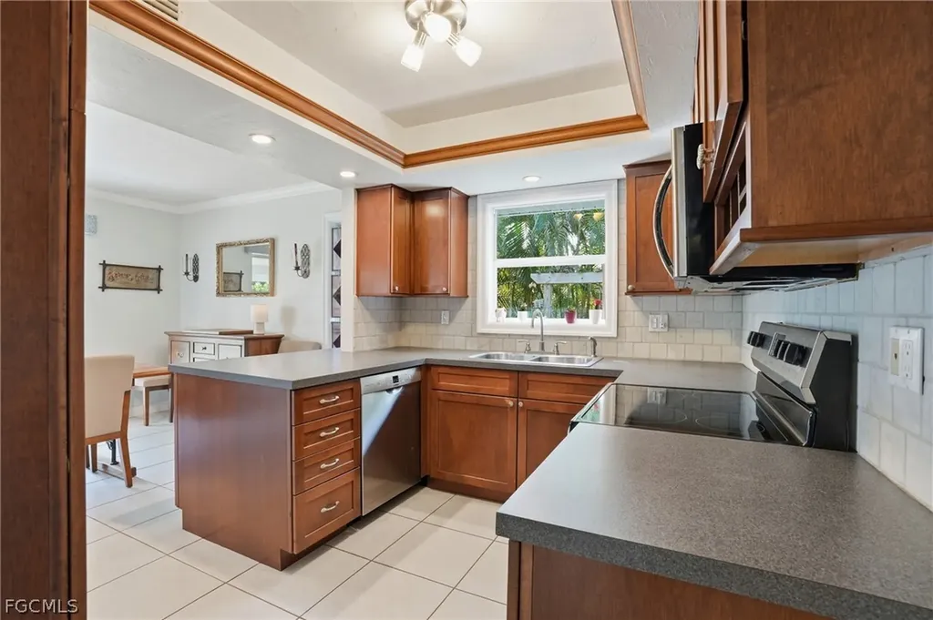 2500 10th Street N Naples FL 34103