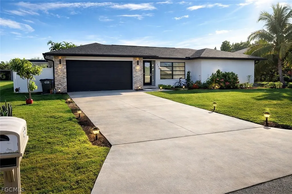 2208 SE 10th Street Cape Coral FL 33990