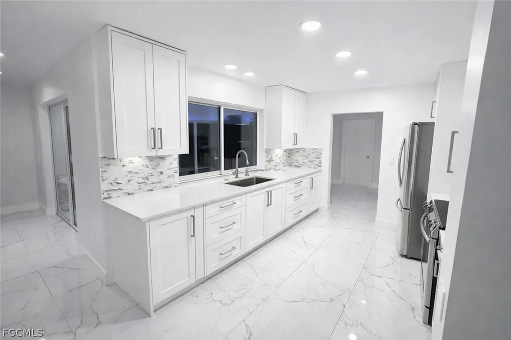 2208 SE 10th Street Cape Coral FL 33990