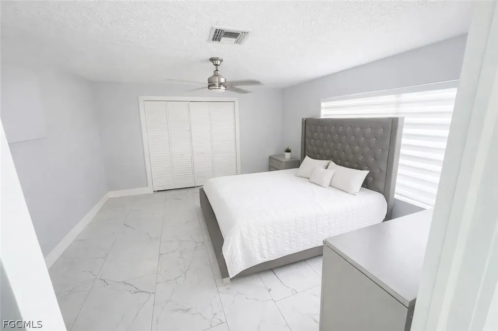 2208 SE 10th Street Cape Coral FL 33990