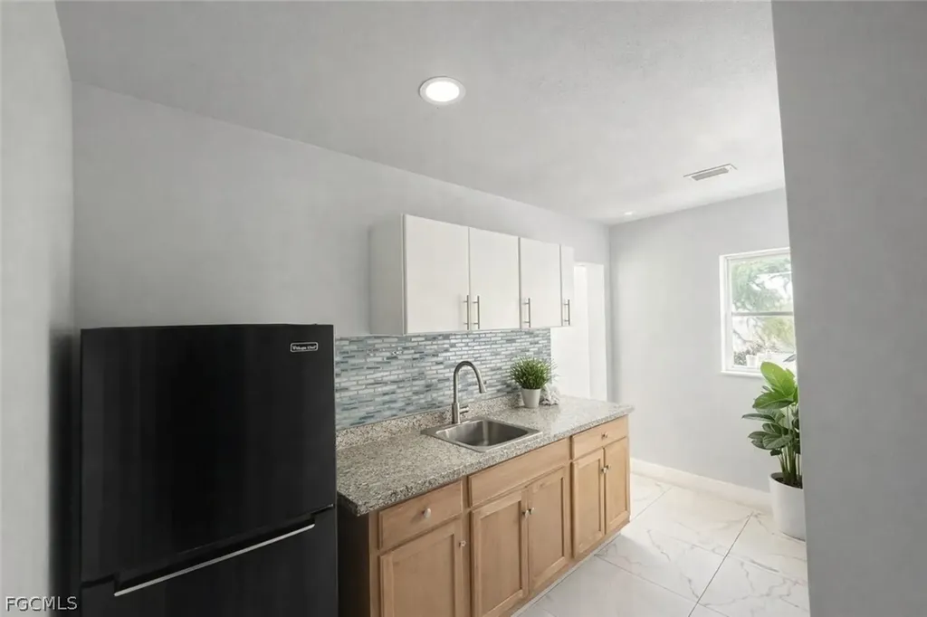2208 SE 10th Street Cape Coral FL 33990
