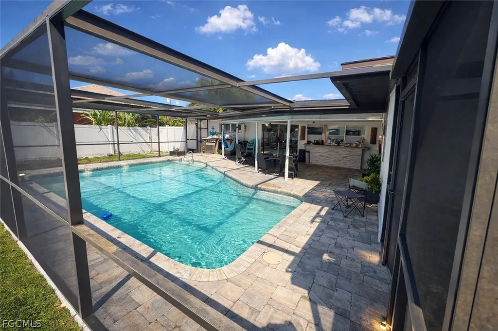 2208 SE 10th Street Cape Coral FL 33990