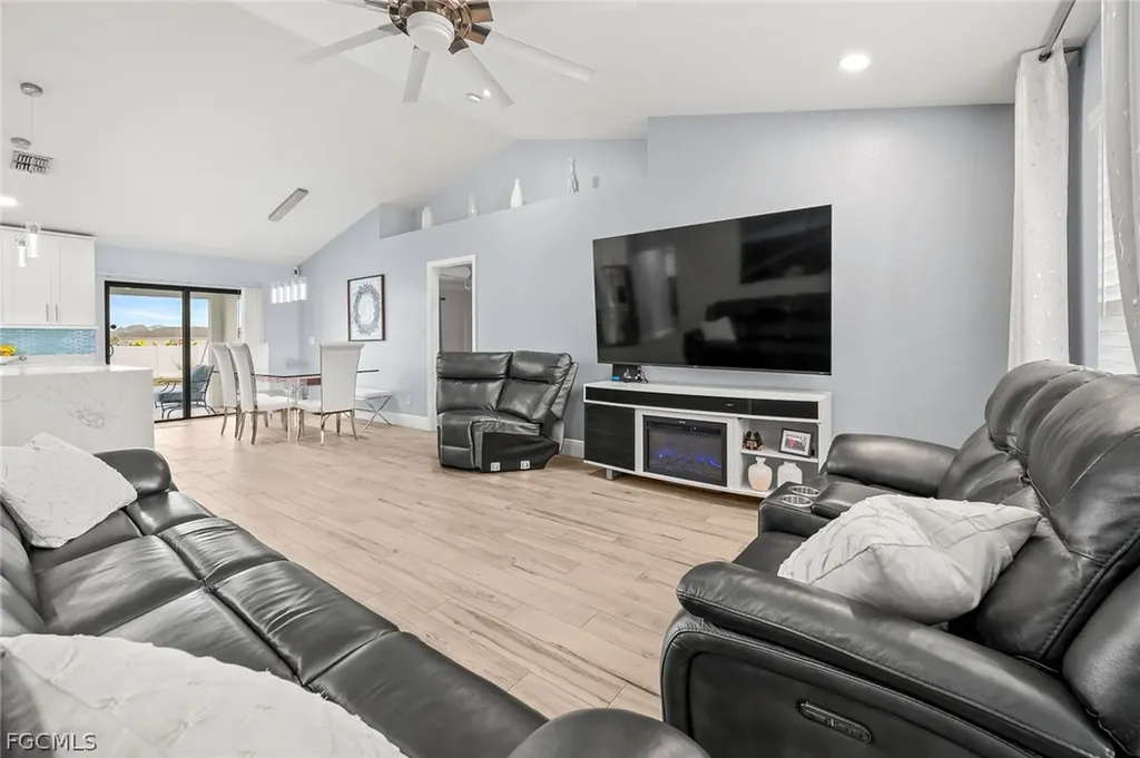 1203 NW 4th Street Cape Coral FL 33993