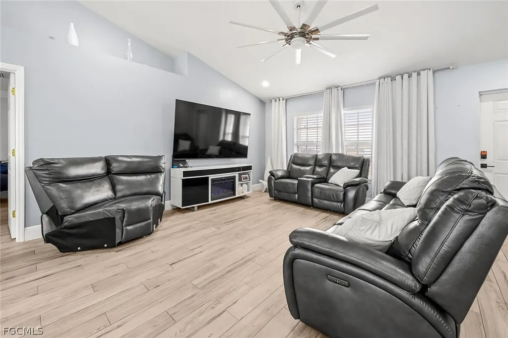 1203 NW 4th Street Cape Coral FL 33993