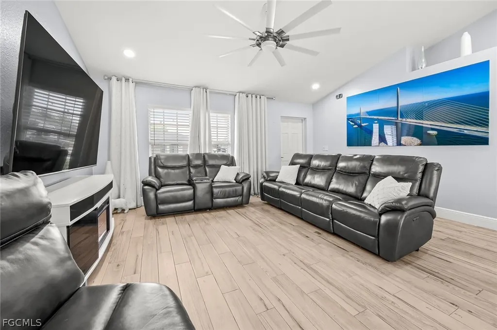 1203 NW 4th Street Cape Coral FL 33993