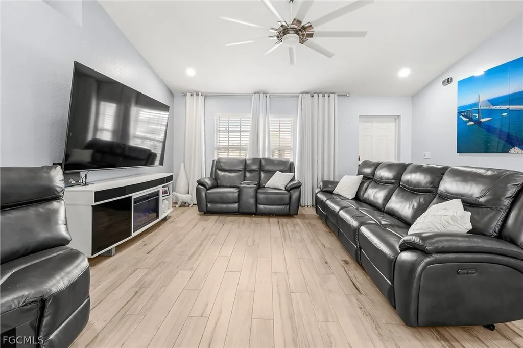 1203 NW 4th Street Cape Coral FL 33993