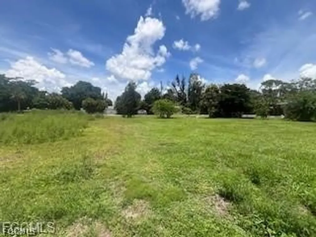 435 Monterey Street North Fort Myers FL 33903