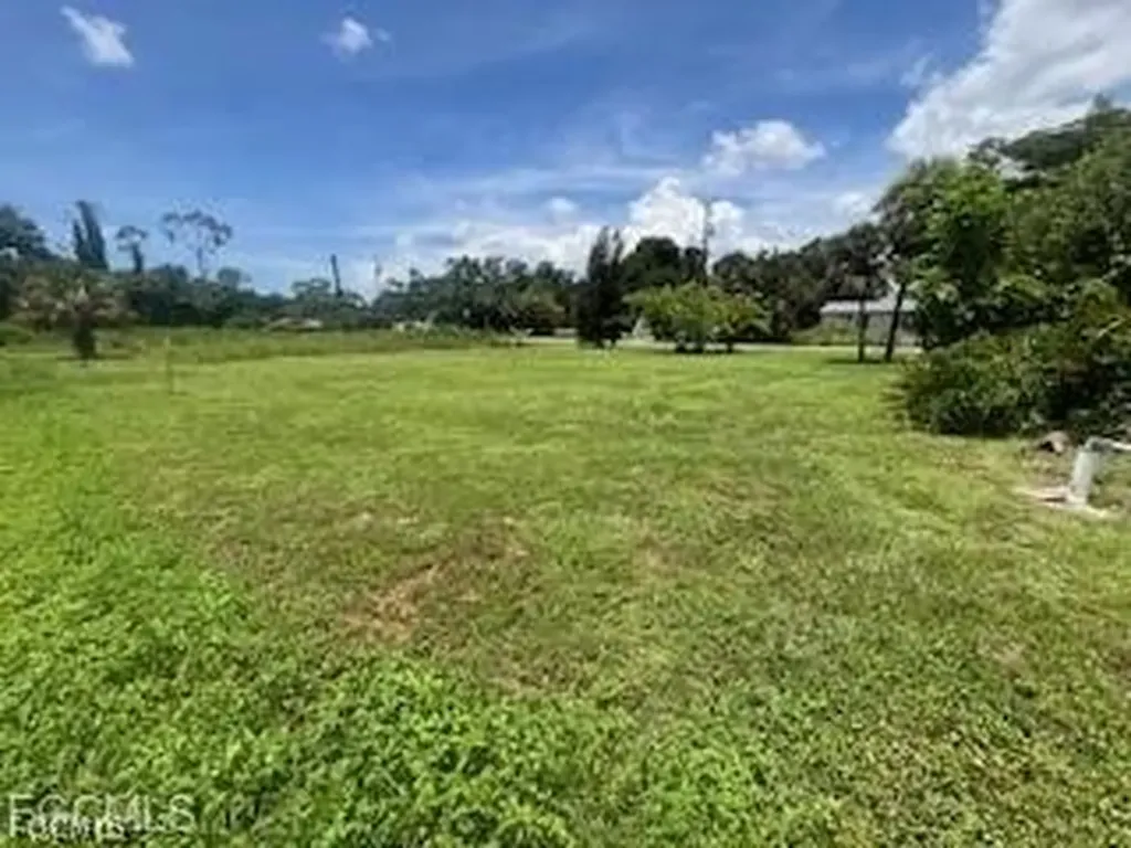 435 Monterey Street North Fort Myers FL 33903