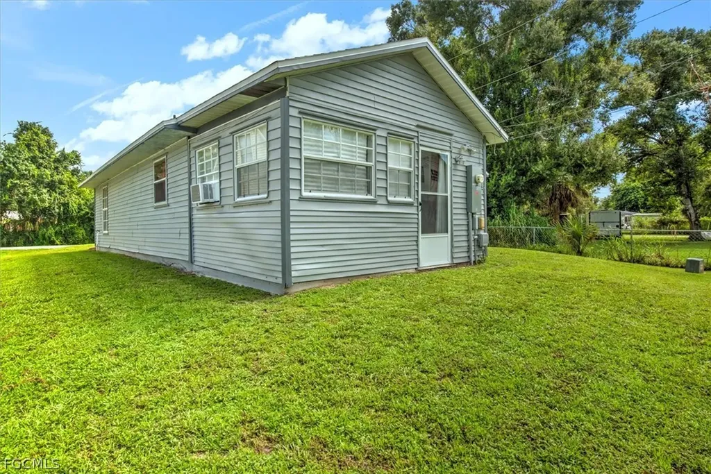 509 Capitol Street North Fort Myers FL 33903
