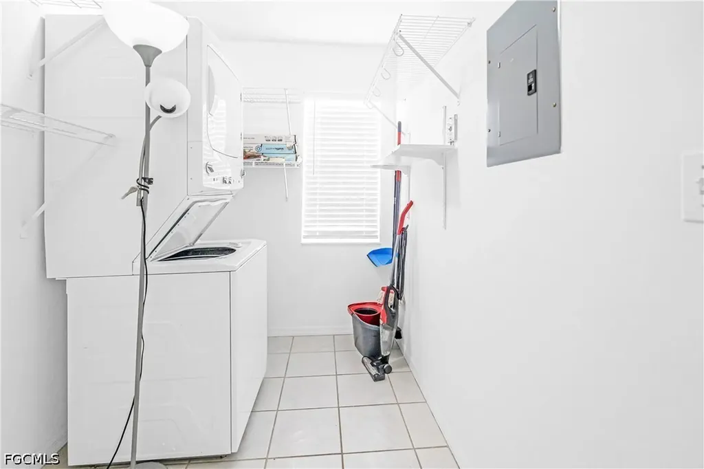 768 Landover Circle Naples FL 34104