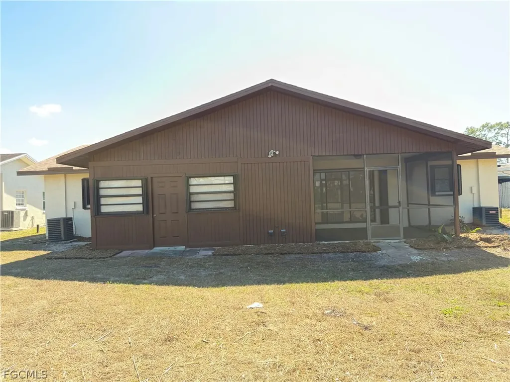 7643/7647 Winged Foot Drive Fort Myers FL 33967