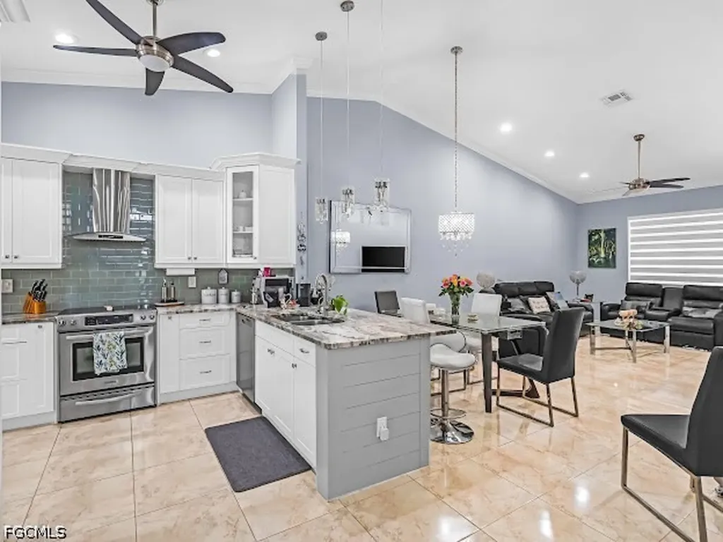5313 Whitten Drive Naples FL 34104