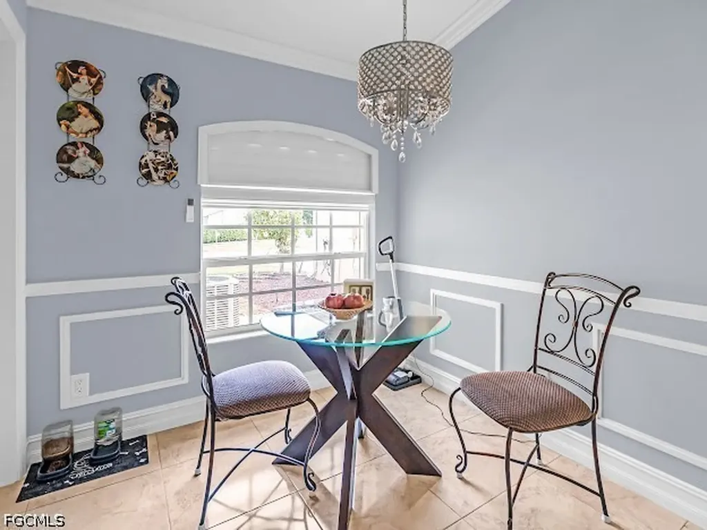 5313 Whitten Drive Naples FL 34104