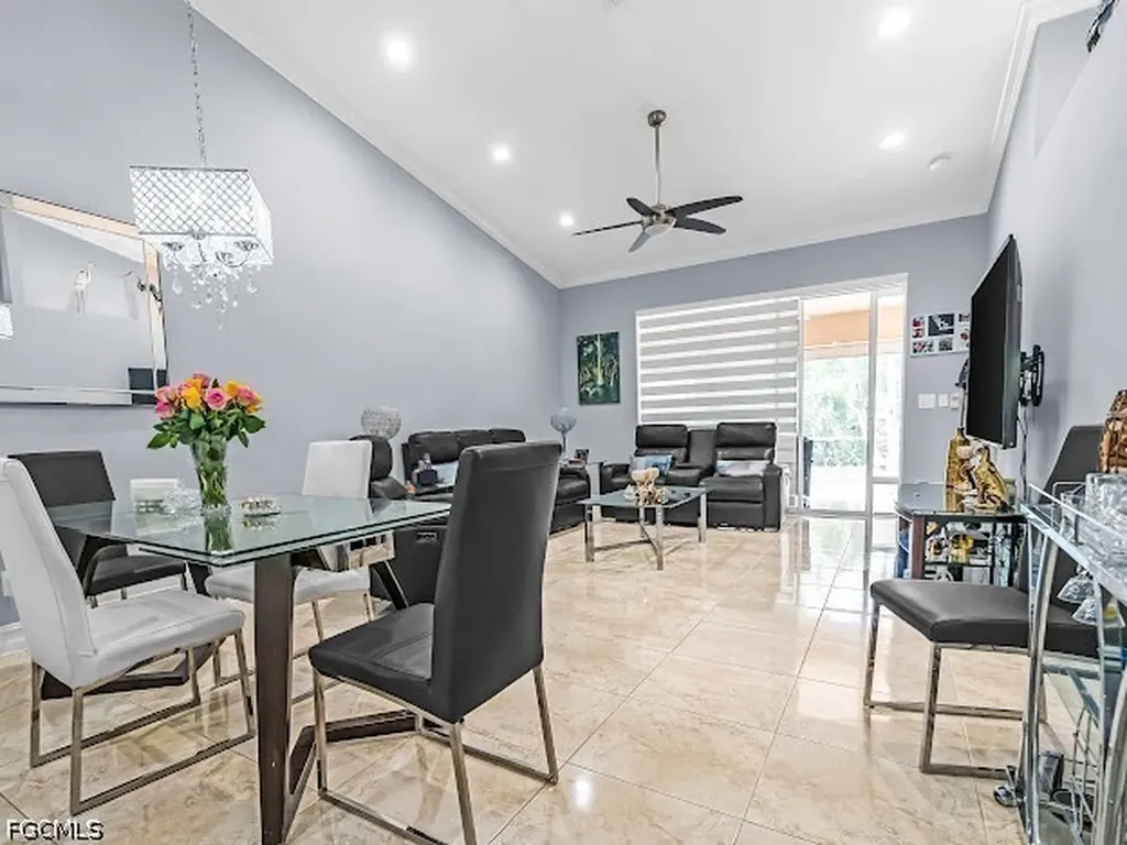 5313 Whitten Drive Naples FL 34104