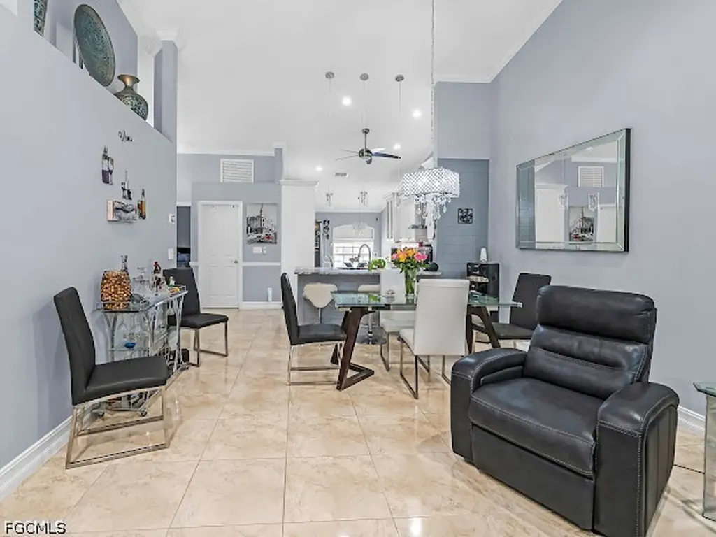 5313 Whitten Drive Naples FL 34104
