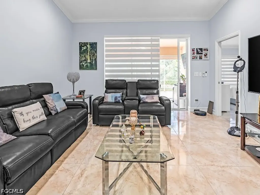 5313 Whitten Drive Naples FL 34104