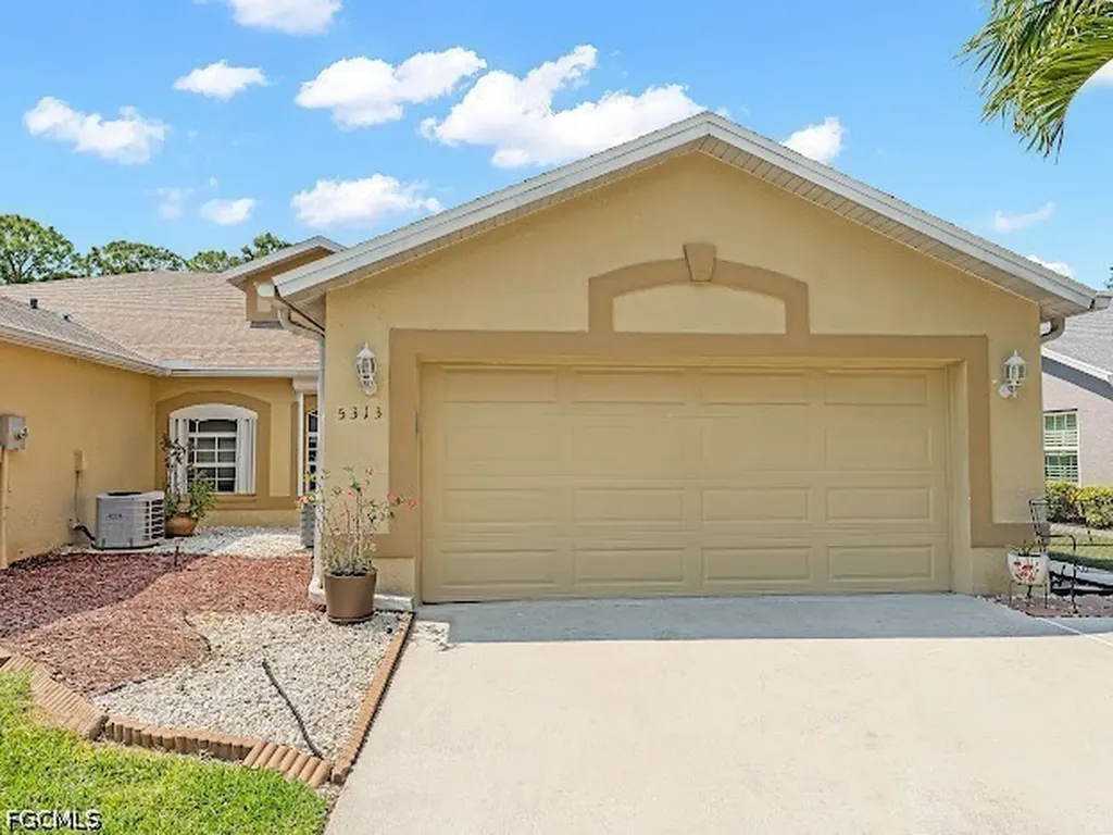5313 Whitten Drive Naples FL 34104
