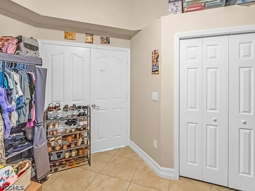 5313 Whitten Drive Naples FL 34104