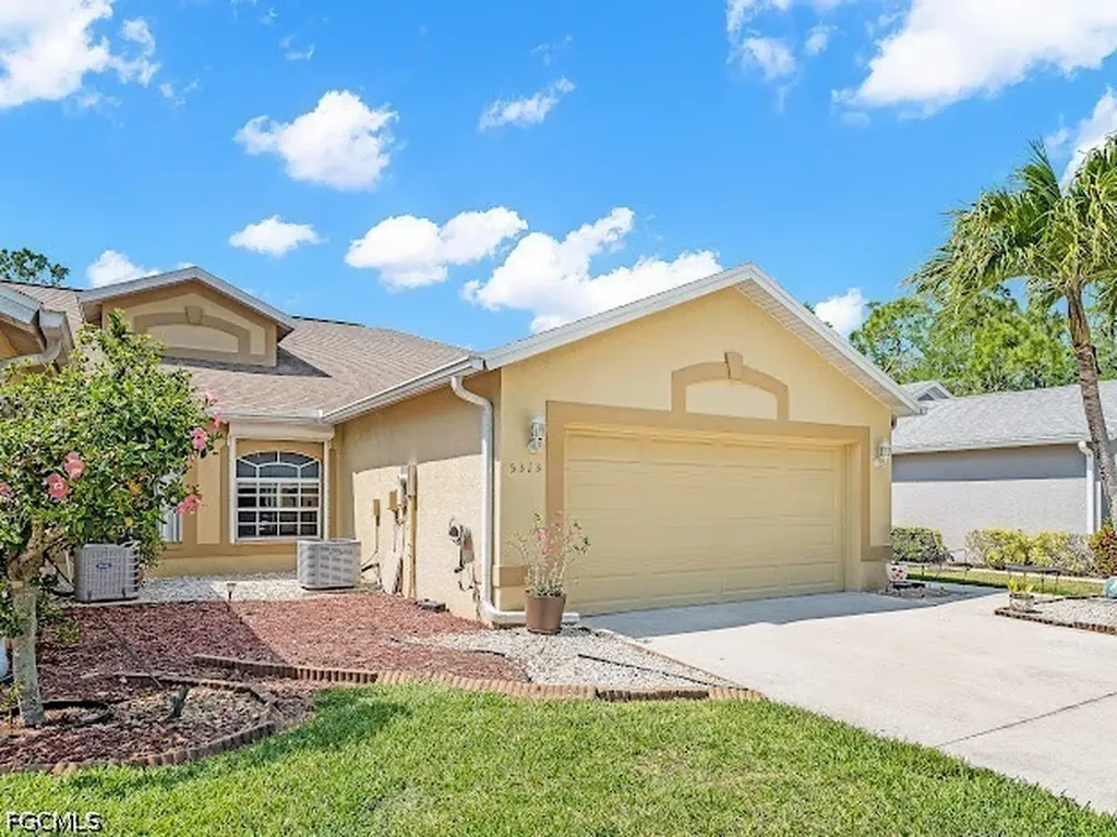 5313 Whitten Drive Naples FL 34104