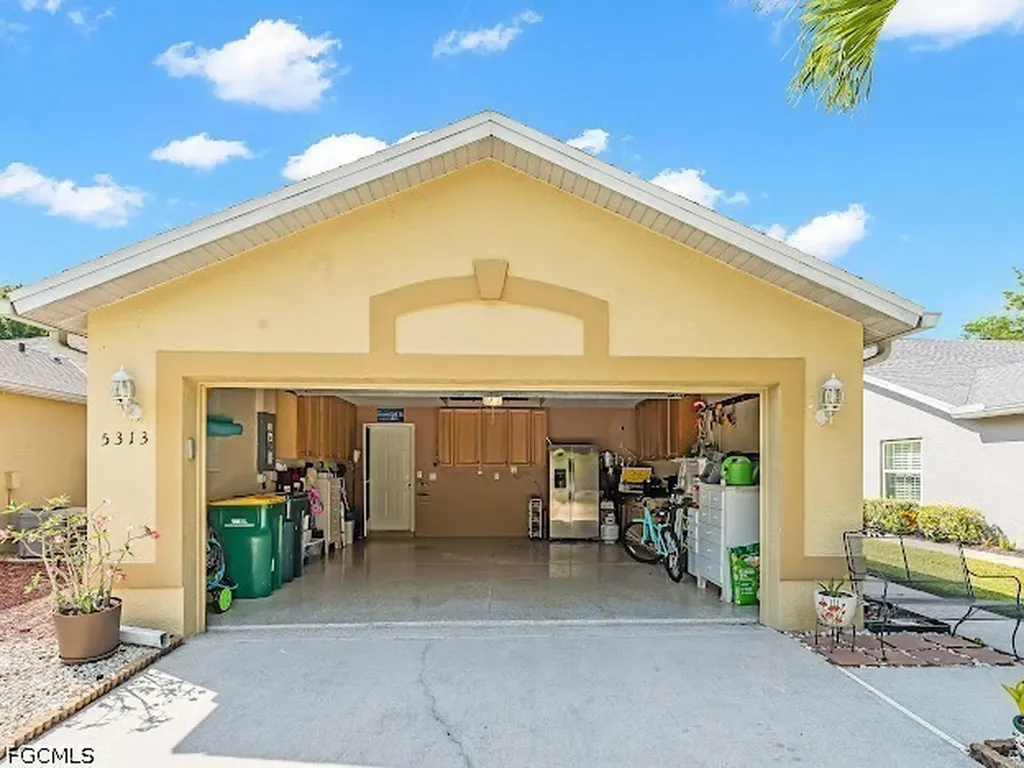 5313 Whitten Drive Naples FL 34104