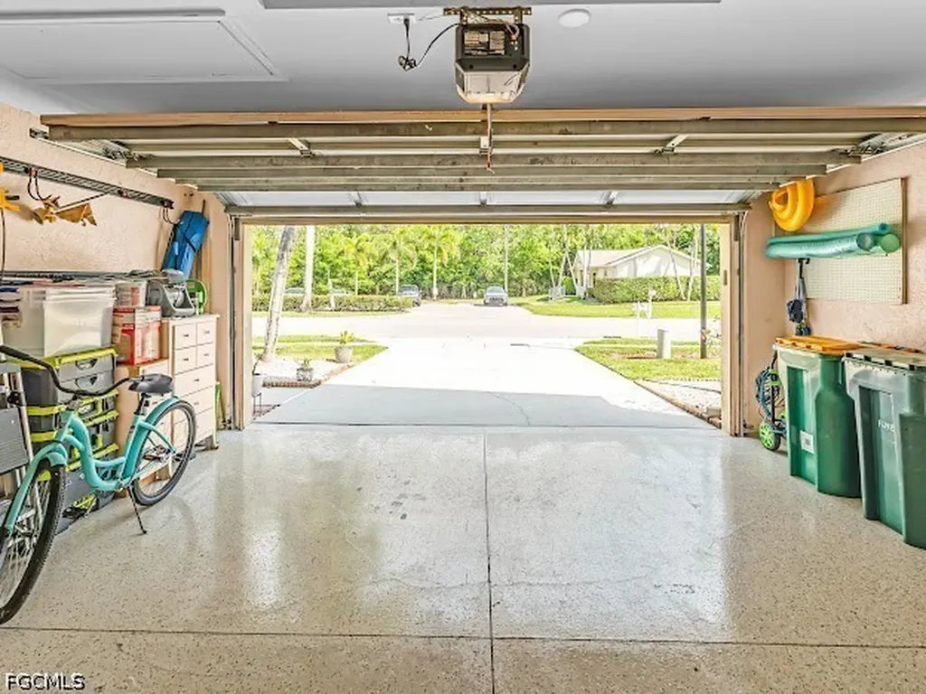 5313 Whitten Drive Naples FL 34104