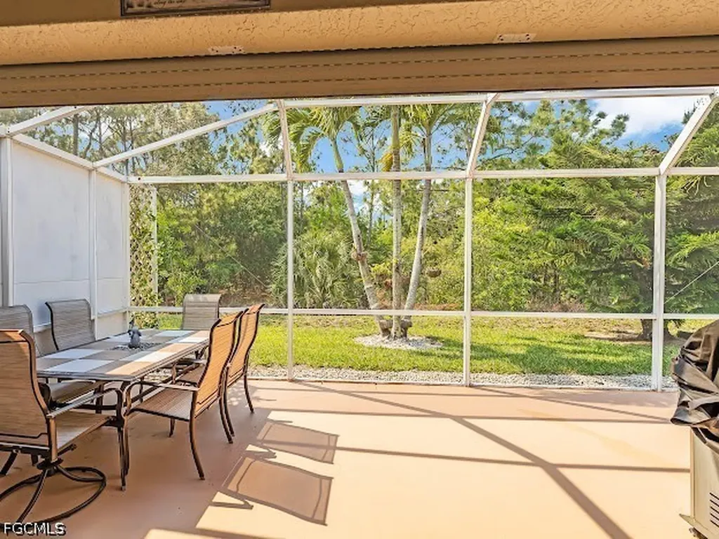 5313 Whitten Drive Naples FL 34104