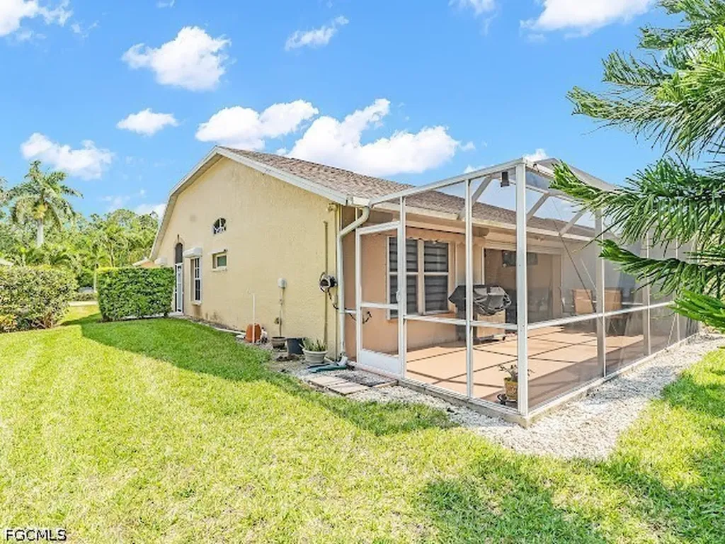 5313 Whitten Drive Naples FL 34104