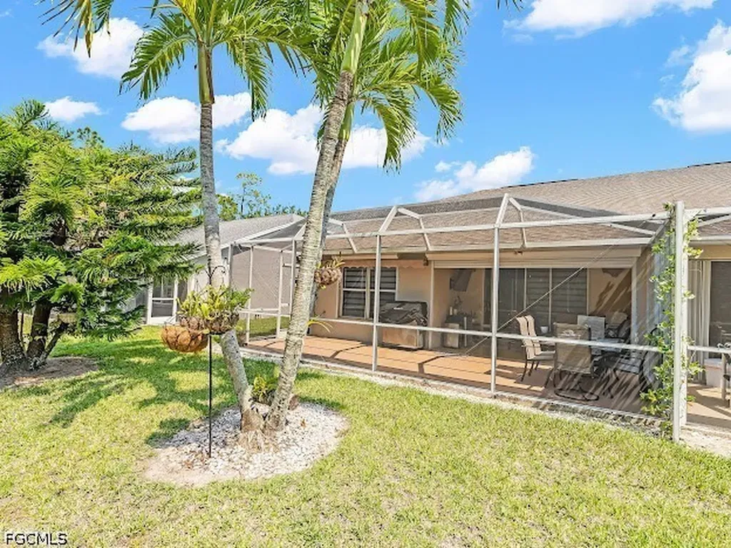 5313 Whitten Drive Naples FL 34104